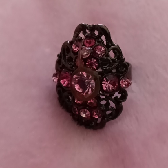 Vintage Costume Brass Filigree Ring with Elegant Pink Crystals - Picture 3 of 3